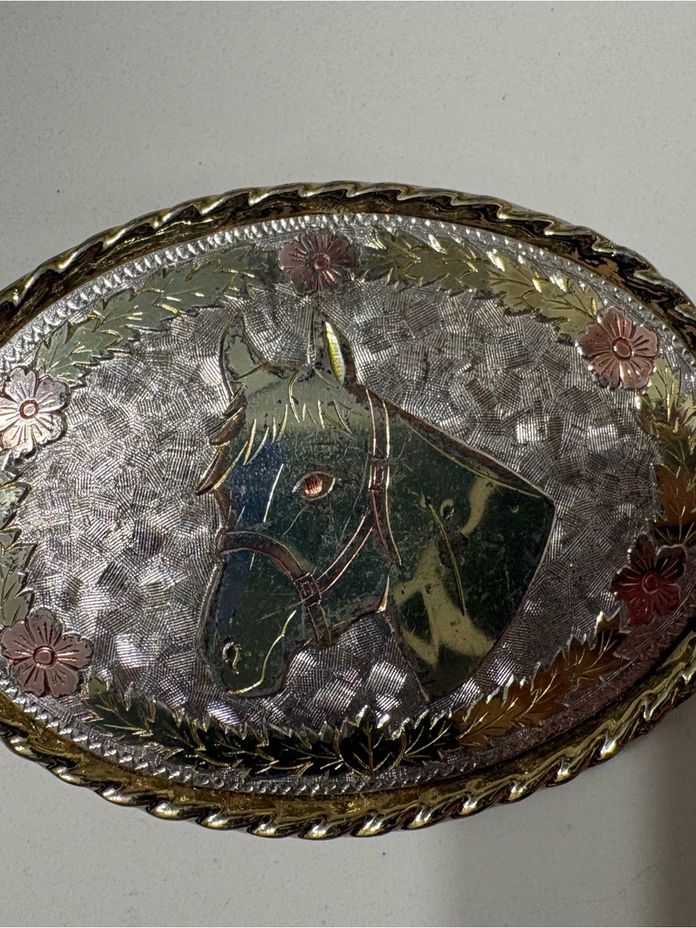 VINTAGE SILVER PLATED HORSE THEME BELT BUCKLE - ROSE AND YELLOW COLORS